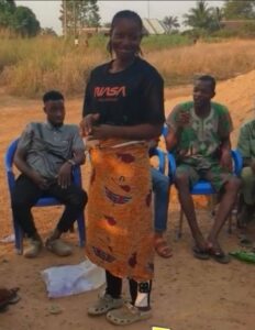 Nigerian lady gets married wearing crocs slippers and casual clothes, No Ashoebi (Video)